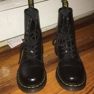 Women’s Black Dr. Martens Size 6 (1460 Smooth)